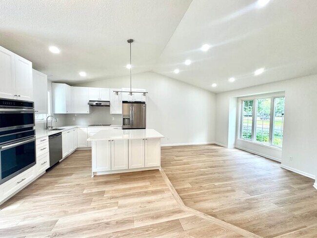 Foto del edificio - 1084 Hummingbird Ln