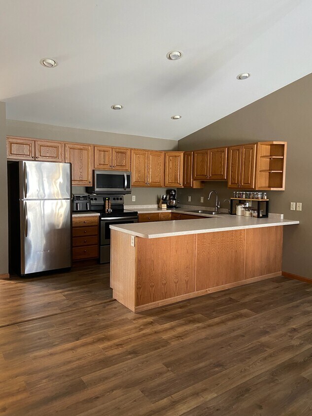 423 Sarah Cir, Baldwin, WI 54002 Townhome Rentals in Baldwin WI