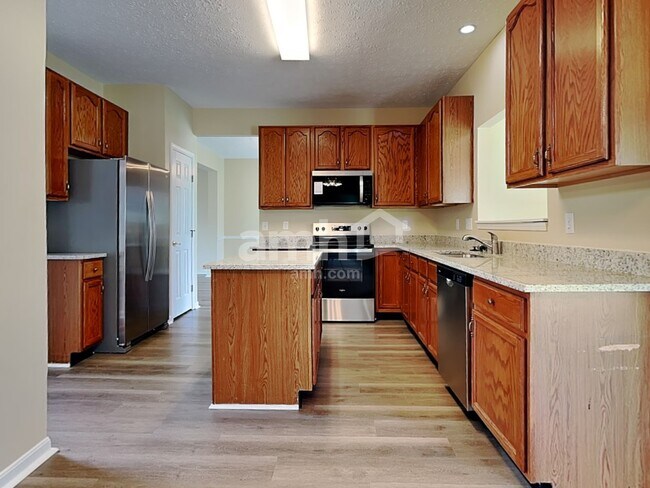 Building Photo - 4558 Randall Dr