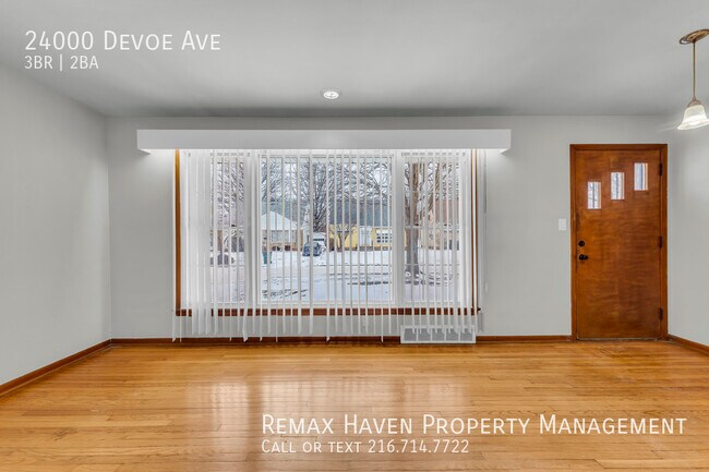Building Photo - 24000 Deveo Ave, Euclid - Spacious 3 bed 2...