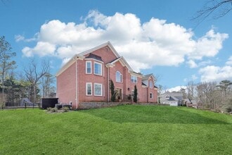 Building Photo - 1600 Spring Arbor Ct