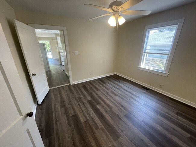 Building Photo - 1 Bedroom 1 Bathroom