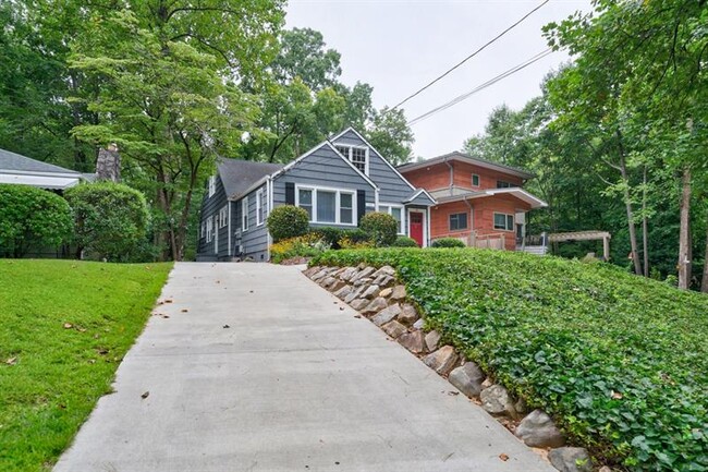 Building Photo - 783 Courtenay Dr NE