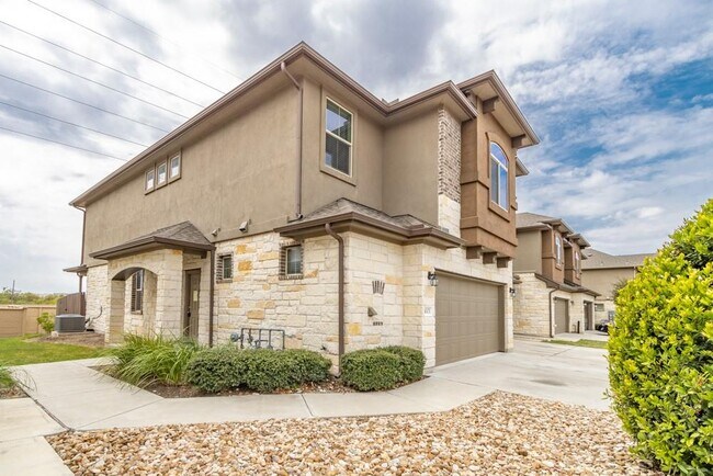 Building Photo - 2880 Donnell Dr