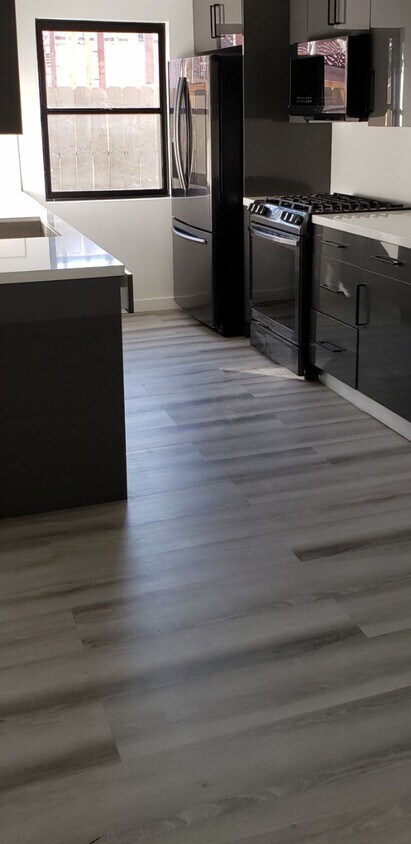 Kitchen - 625 N Kings Rd