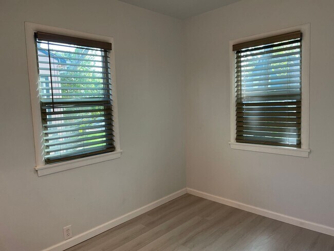Building Photo - Single Family Home Near Land Park