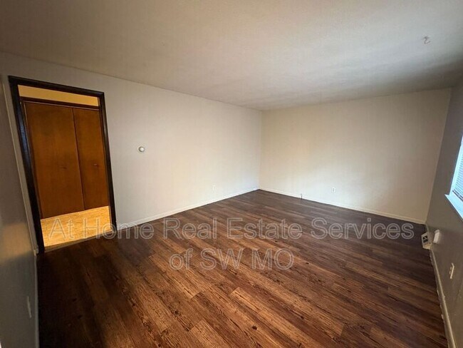 Building Photo - 2002-A W Monroe St