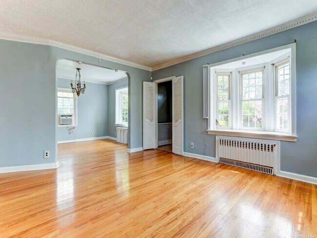 Foto del edificio - 1701 New Hyde Park Rd