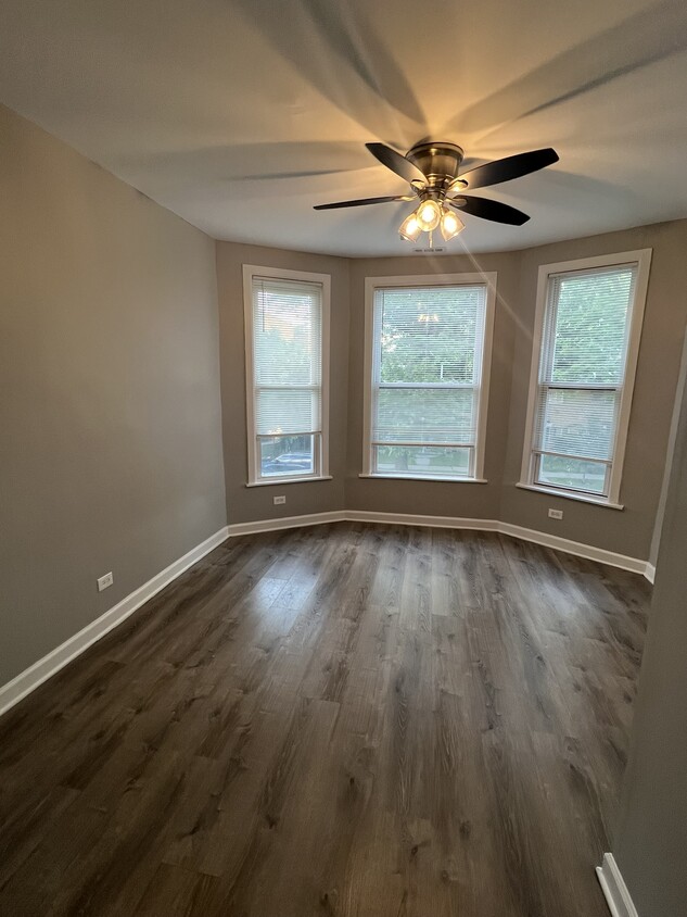 Foto principal - 7311 S Dorchester Ave
