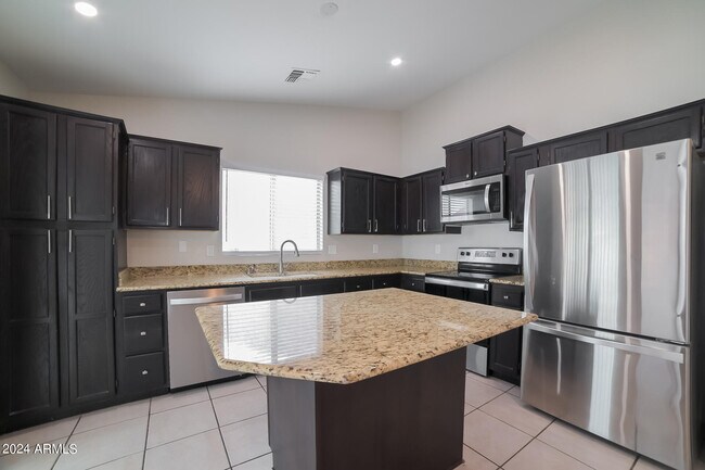Foto del edificio - 8505 W Windsor Ave