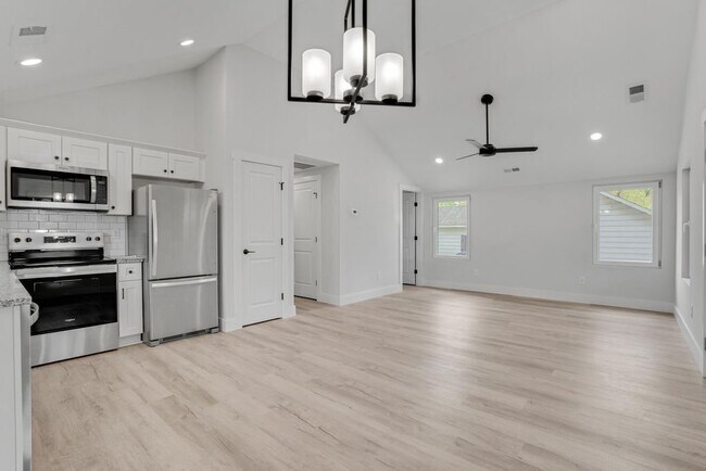 Foto del edificio - 1128 Rosehill Dr