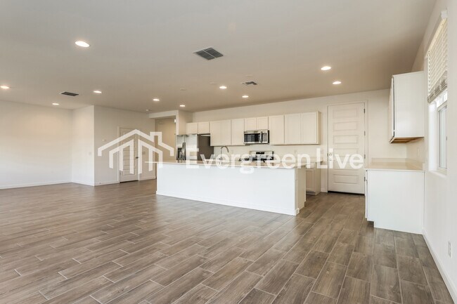 Foto del edificio - 10118 E Ulysses Ave