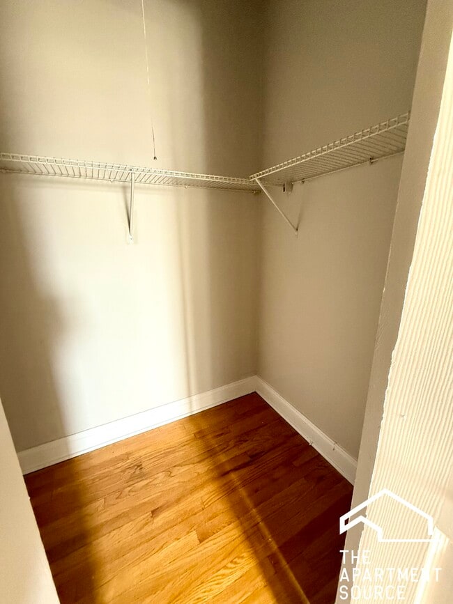 Foto del edificio - 2211 E 69th St