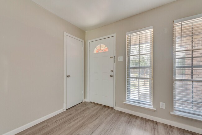 Foto del edificio - 3 bedroom Home with Prime Location