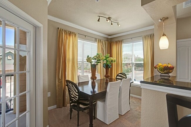 Building Photo - The Palms at Briarwood