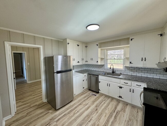 Building Photo - 17456 Lucas Ferry Rd