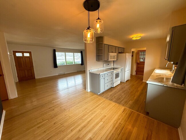 Building Photo - 9 Paradise Ln