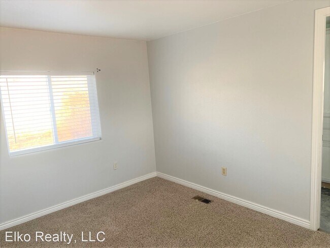 Building Photo - 2 br, 2 bath House - 570 Brent Drive