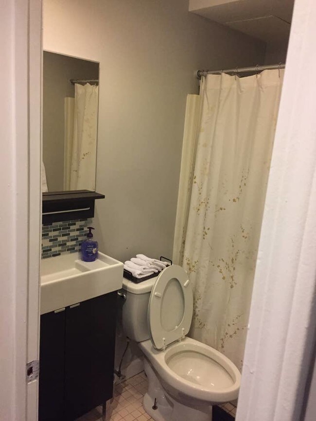 baño - 94 Hammond St