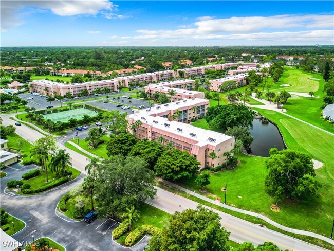 Foto del edificio - 100 Forest Lakes Blvd