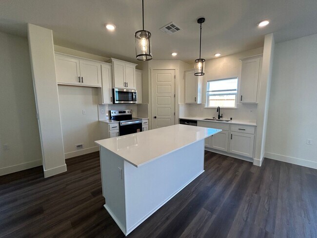 Building Photo - 676 Stephanie Dr