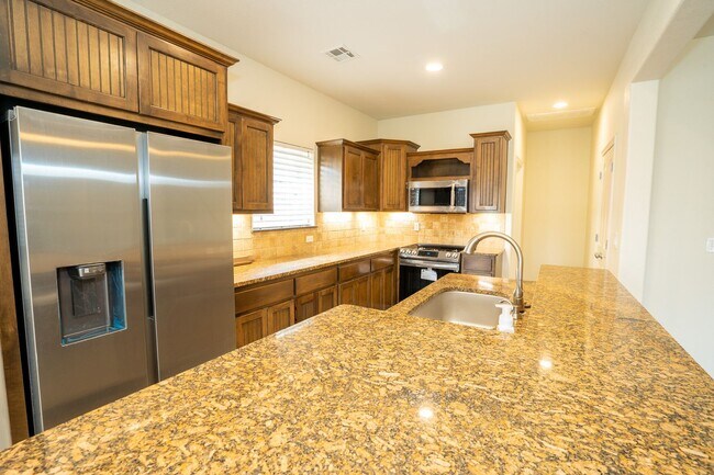 Building Photo - Spacious 5 bedroom Home In Bixby!