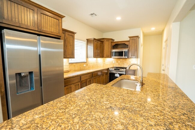 Foto del edificio - Spacious 5 bedroom Home In Bixby!