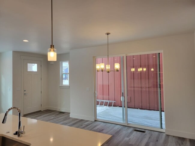 Foto del edificio - 3 bedroom 2.5 Bath in Belgrade