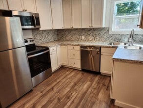 Building Photo - 582 SW Levens St