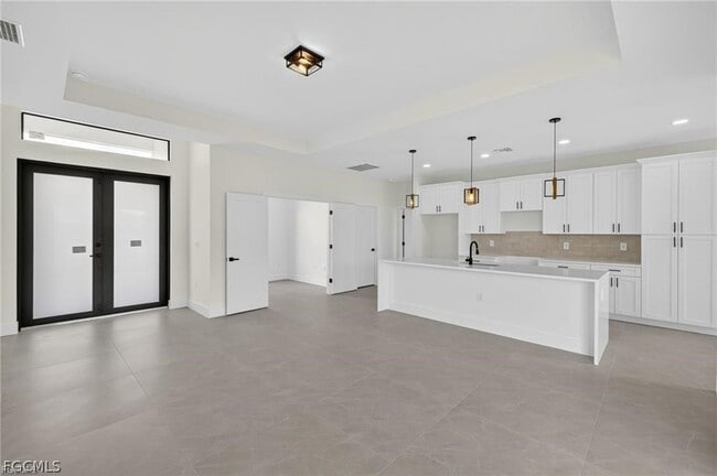 Building Photo - 333 Pinehurst Ave