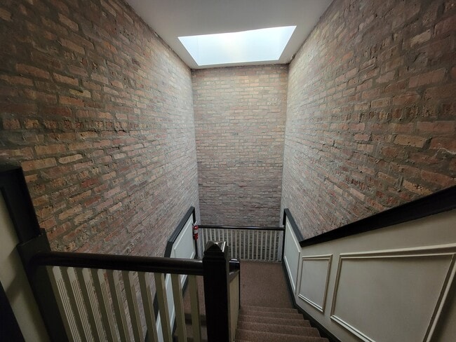 Foto del edificio - 7141 S Euclid Ave