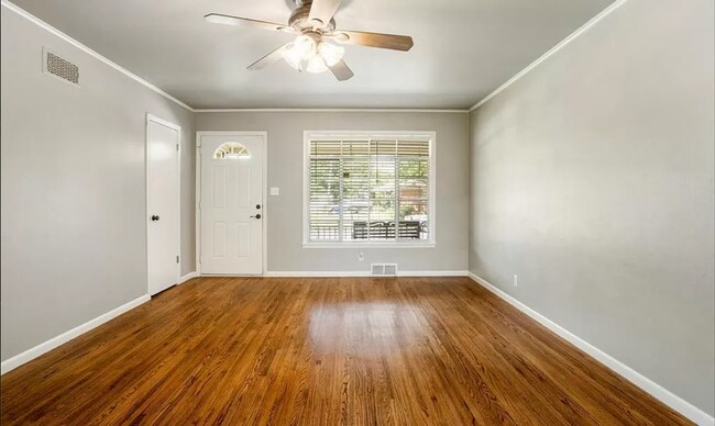 Foto del edificio - Beautiful Mid-town Home