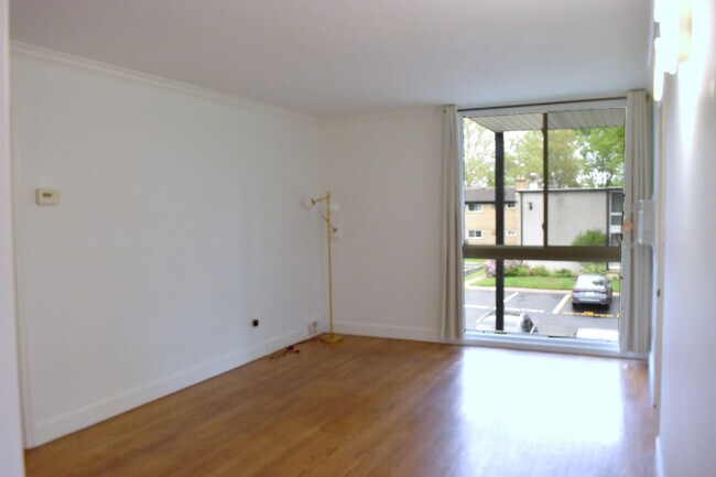 Foto del edificio - 4030 W 13 Mile Rd