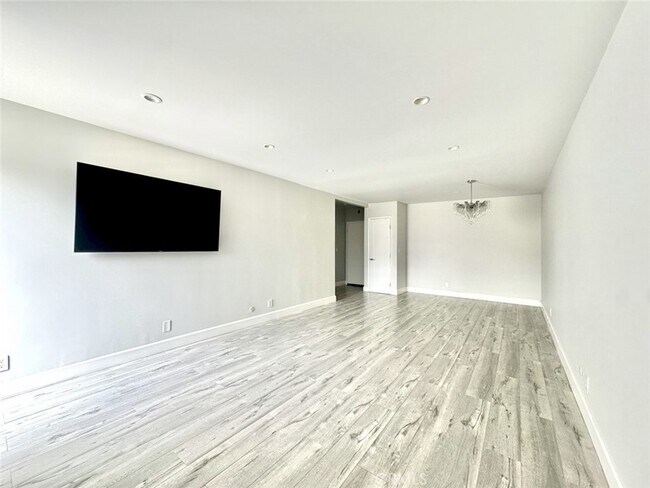 Building Photo - 409 Burchett St