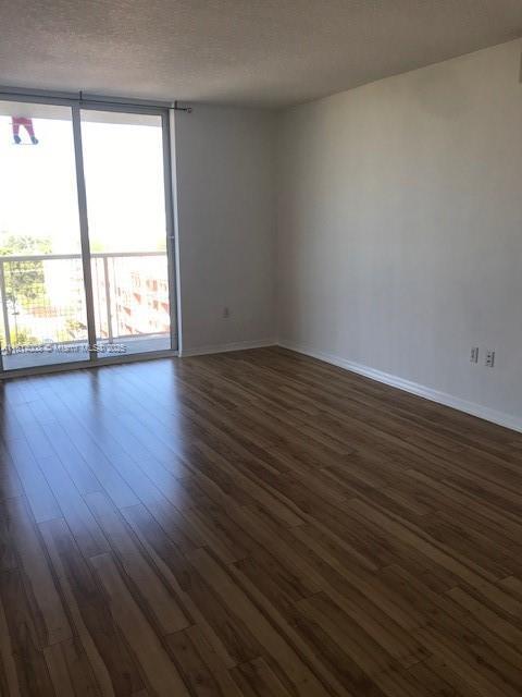 Foto del edificio - 900 SW 8th St