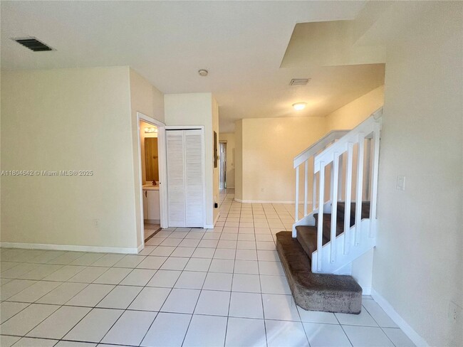 Building Photo - 1429 SE 24th Ct