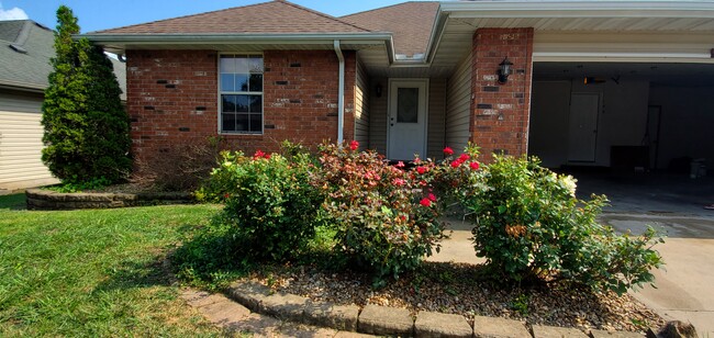 Beautiful landscaped front with curb appeal - 4960 W Tarkio St