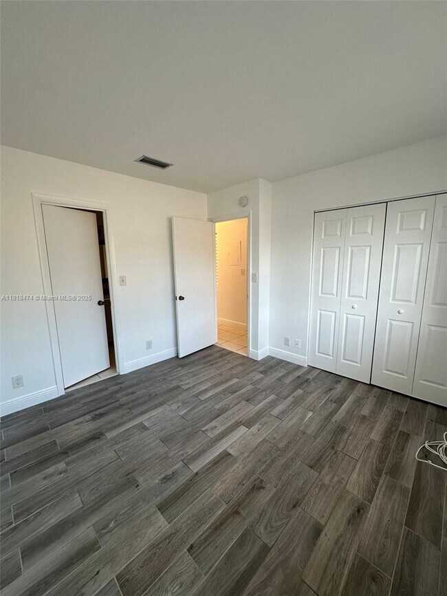 Foto del edificio - 11490 NW 43rd St
