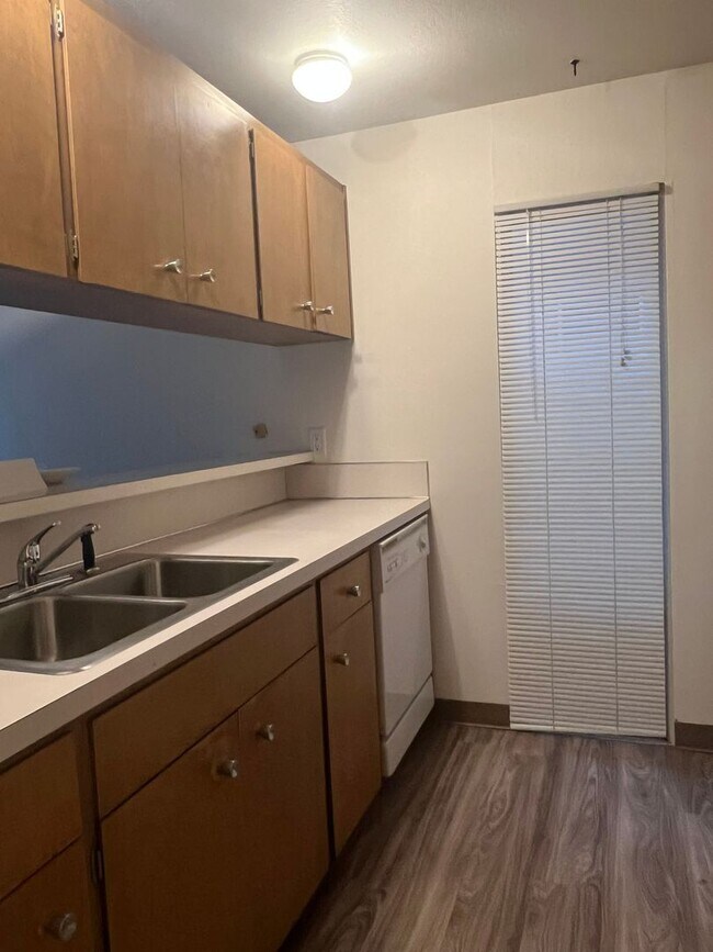 Foto del edificio - Rent Special - Ground Level 2 Bedroom Unit