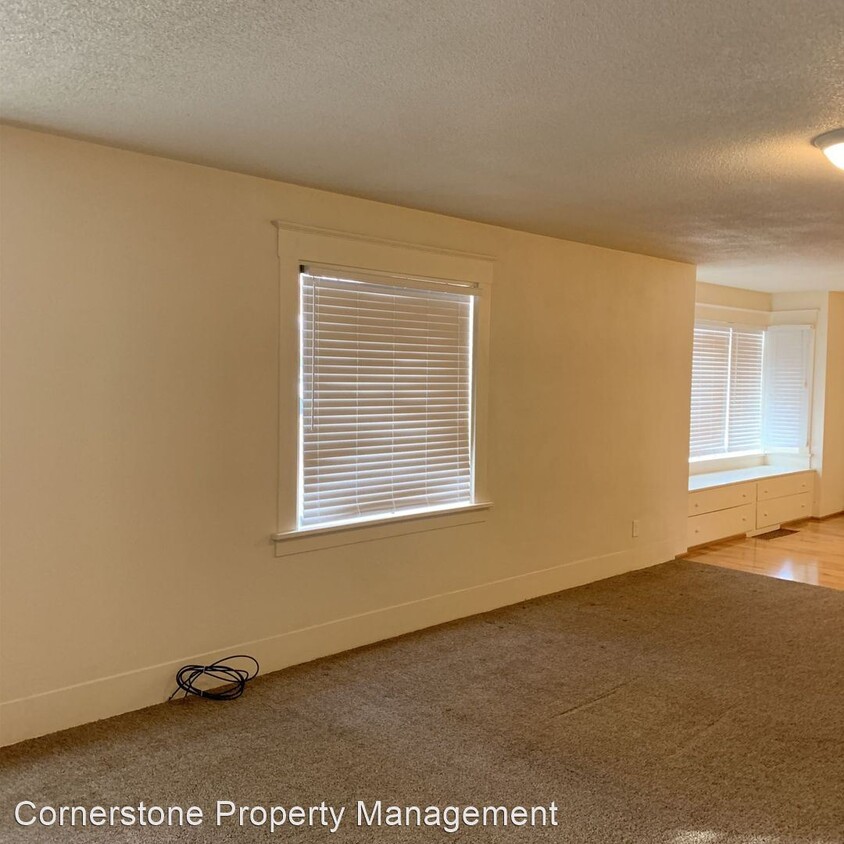 Primary Photo - 3 br, 2 bath House - 423 Holly St.