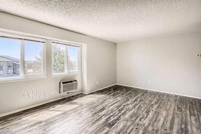 Building Photo - 530 Comanche Village Dr