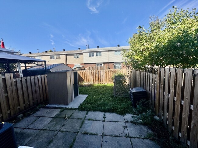 Building Photo - 1466 Heatherington Rd