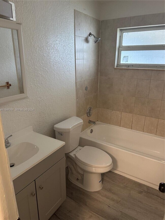 Foto del edificio - 5829 NW 22nd Ct