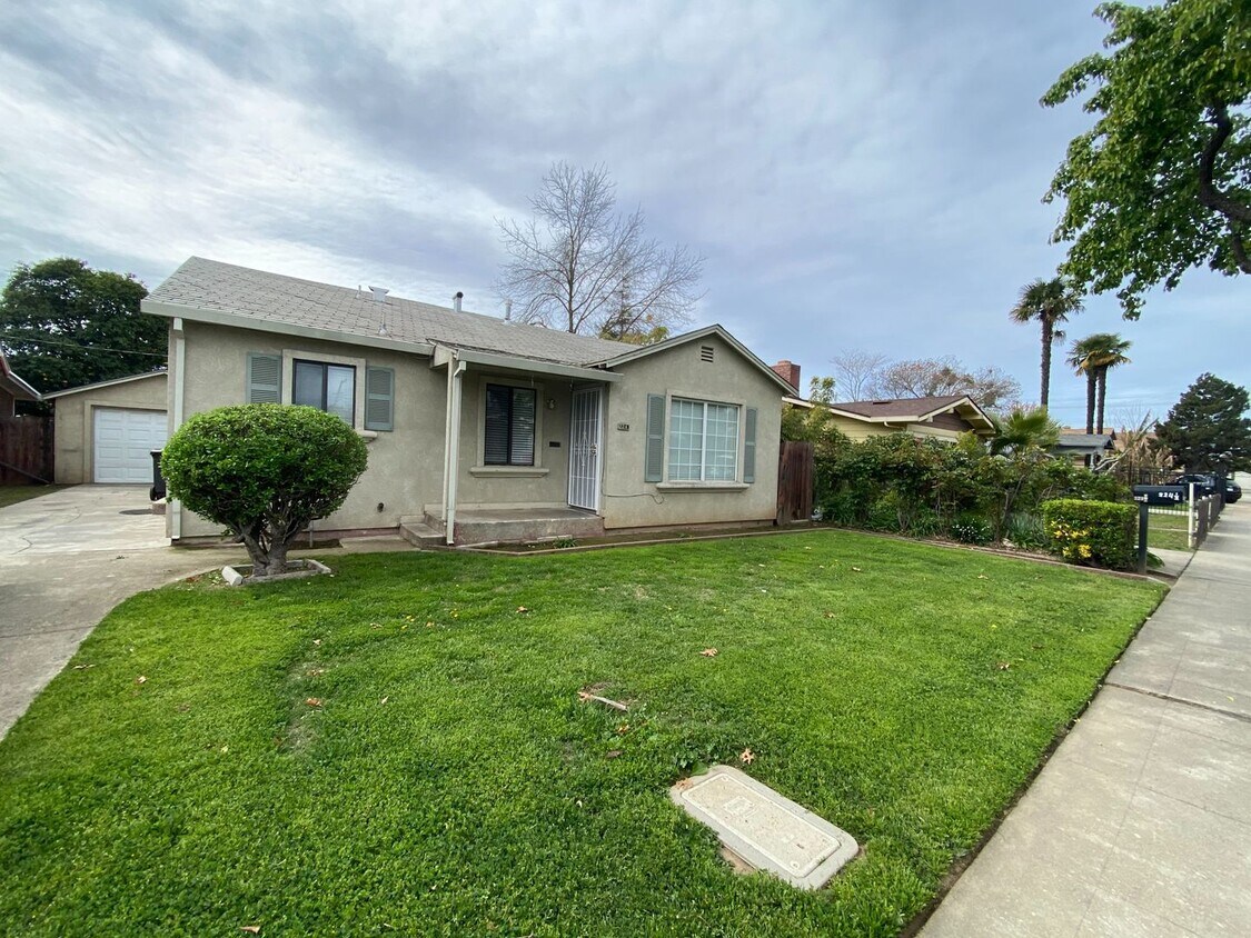 Primary Photo - Cute 2 Bedroom Home - Coming Soon