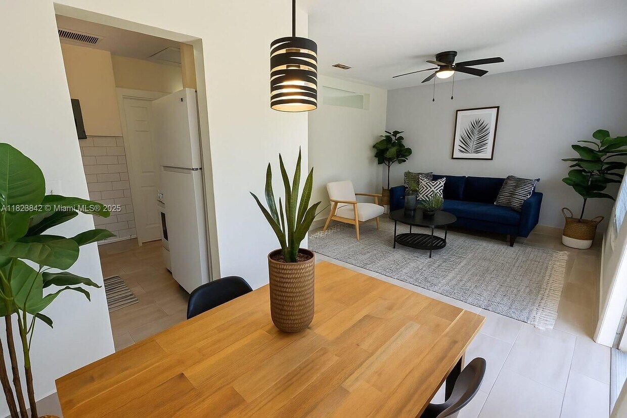 Foto principal - 120 NE 10th Ave