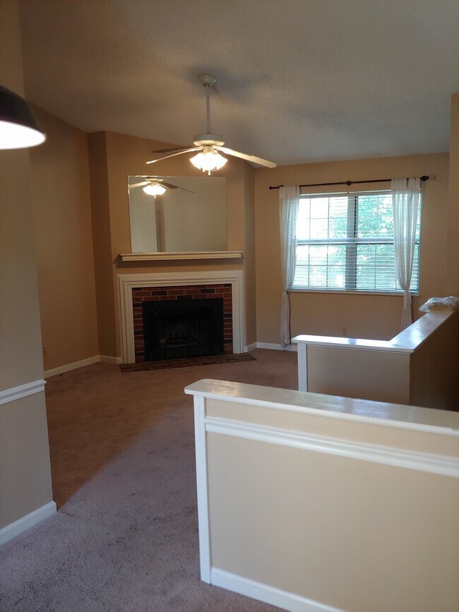 Living room - 1451 Thrush Plz