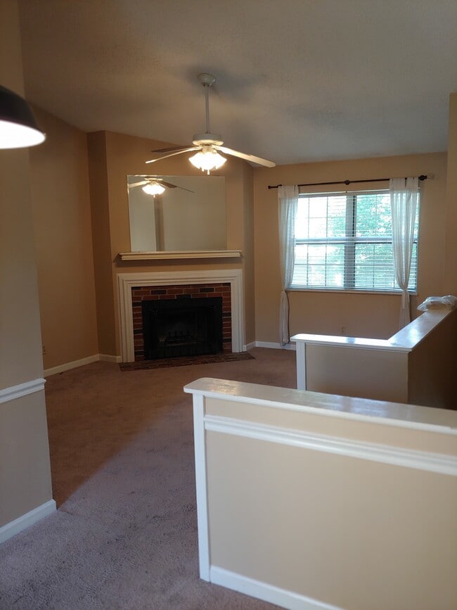 Living room - 1451 Thrush Plz