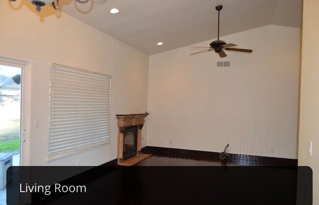 Building Photo - 1016 E Quincy Ave