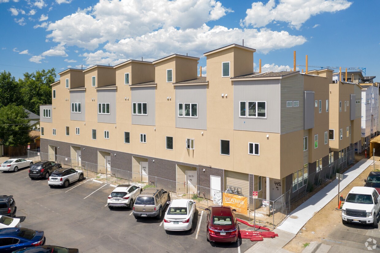 Primary Photo - 4431-4437 Tennyson St