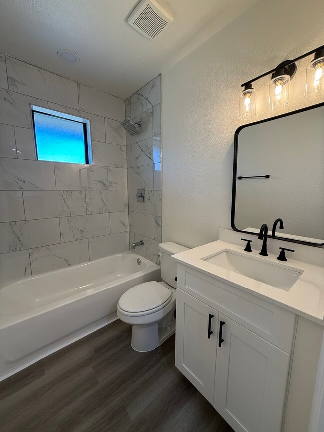 Building Photo - Tesoro Bonita